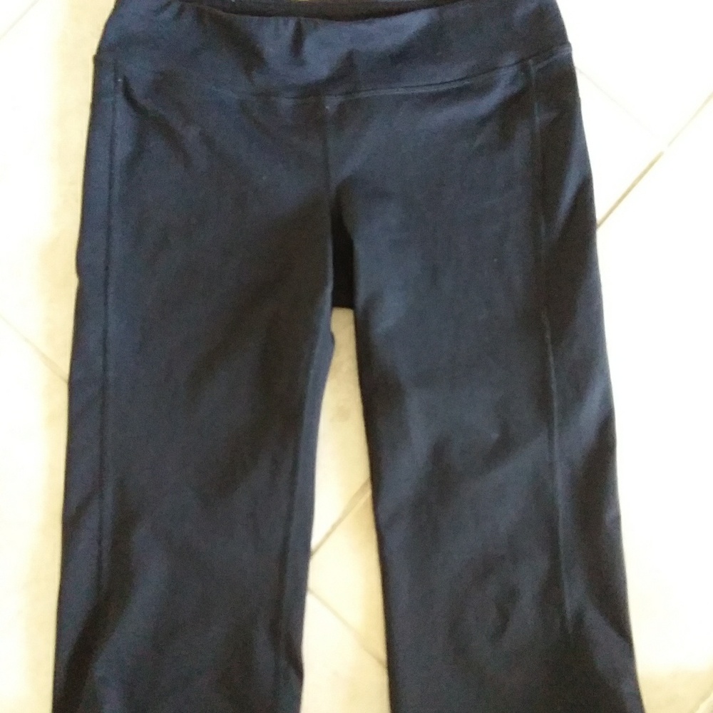 Womens Xersion workout  Capri pants  size medium